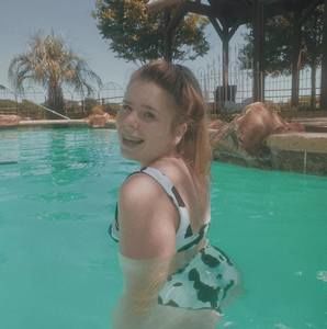 Meet your Posher, Lily